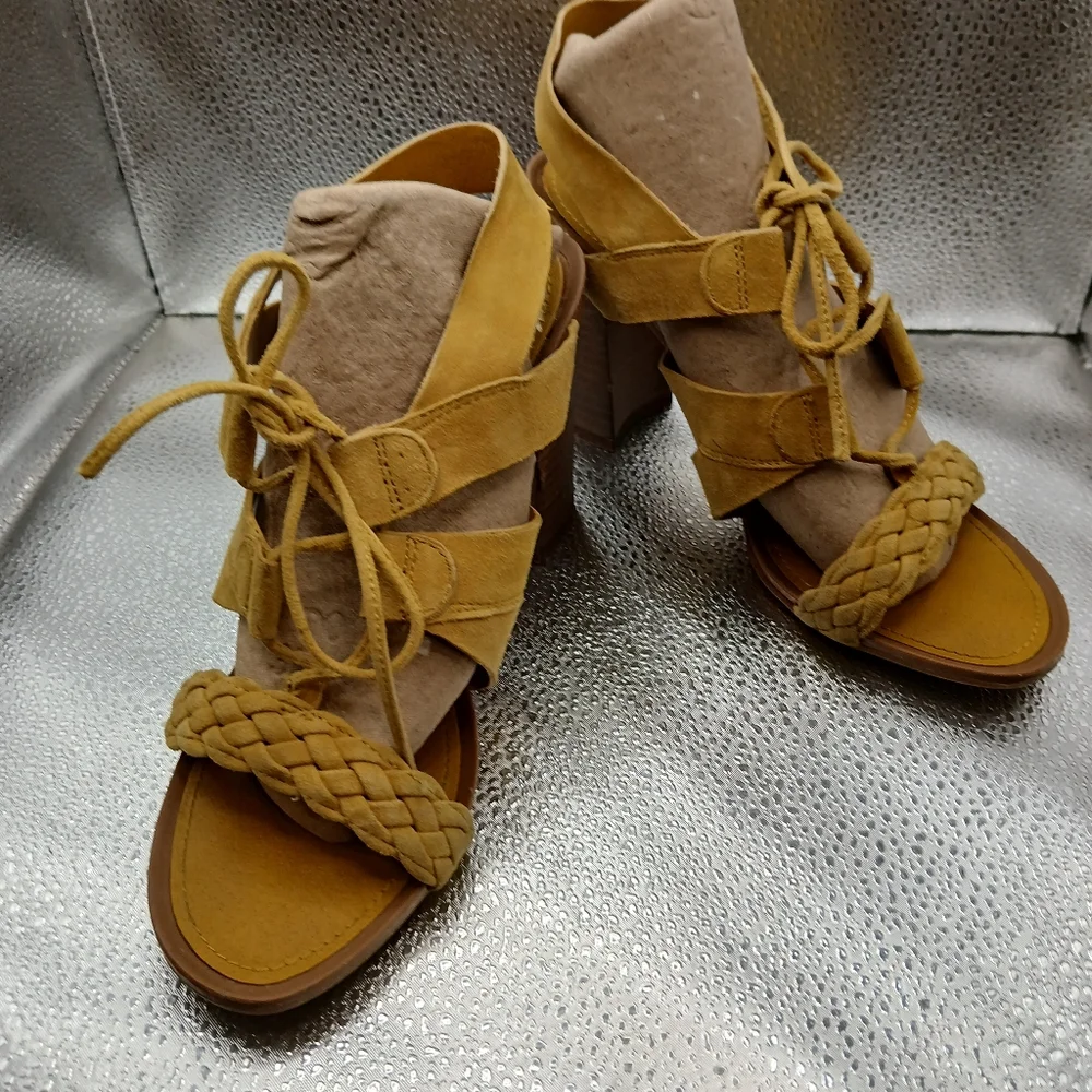 Franco Sarto Golden Leather Sandals Strappy Lace-Up Design Womens 6.5
